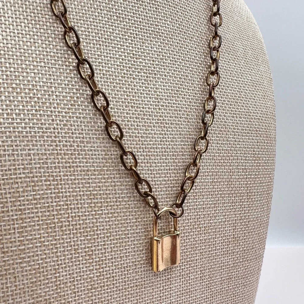 Vintage 90s Gold‎ Tone Rolo Chain Padlock Pendant Necklace Women's Jewelry Retro